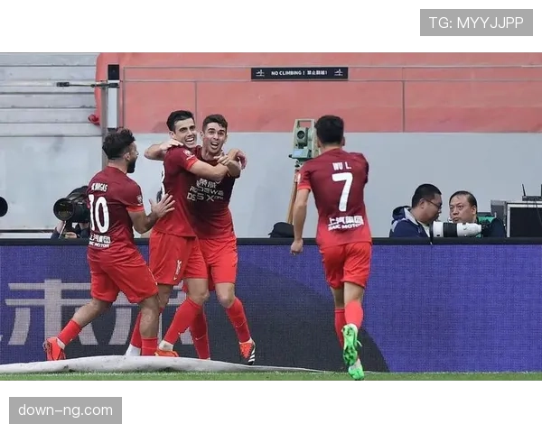 【2026年4月中超联赛·赛中·消息半场战报：山东泰山0-0上海海港 双方门将各做出一次关键扑救