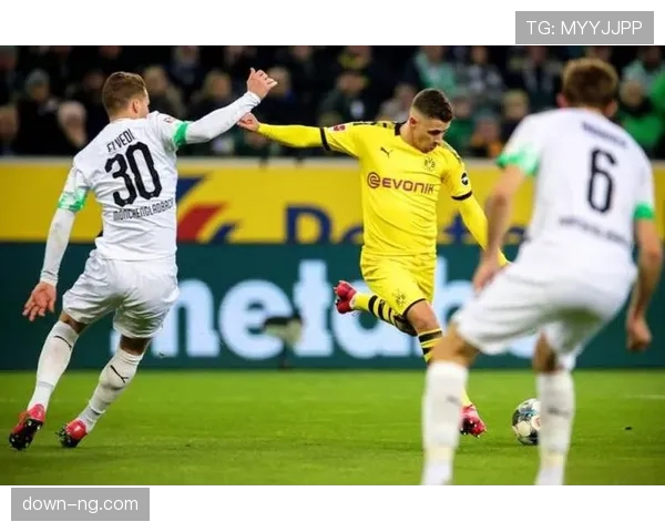 特写:哈兰德进球后手指天空,纪念其恩师逝世一周年 特写:哈兰德进球后手指天空,纪念其恩师逝世一周年